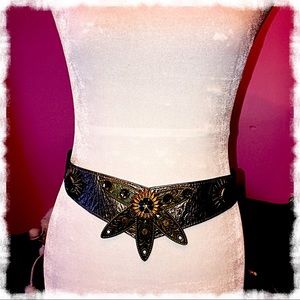 VINTAGE ~ LEATHER & BLING LOTUS DESIGN BELT!!